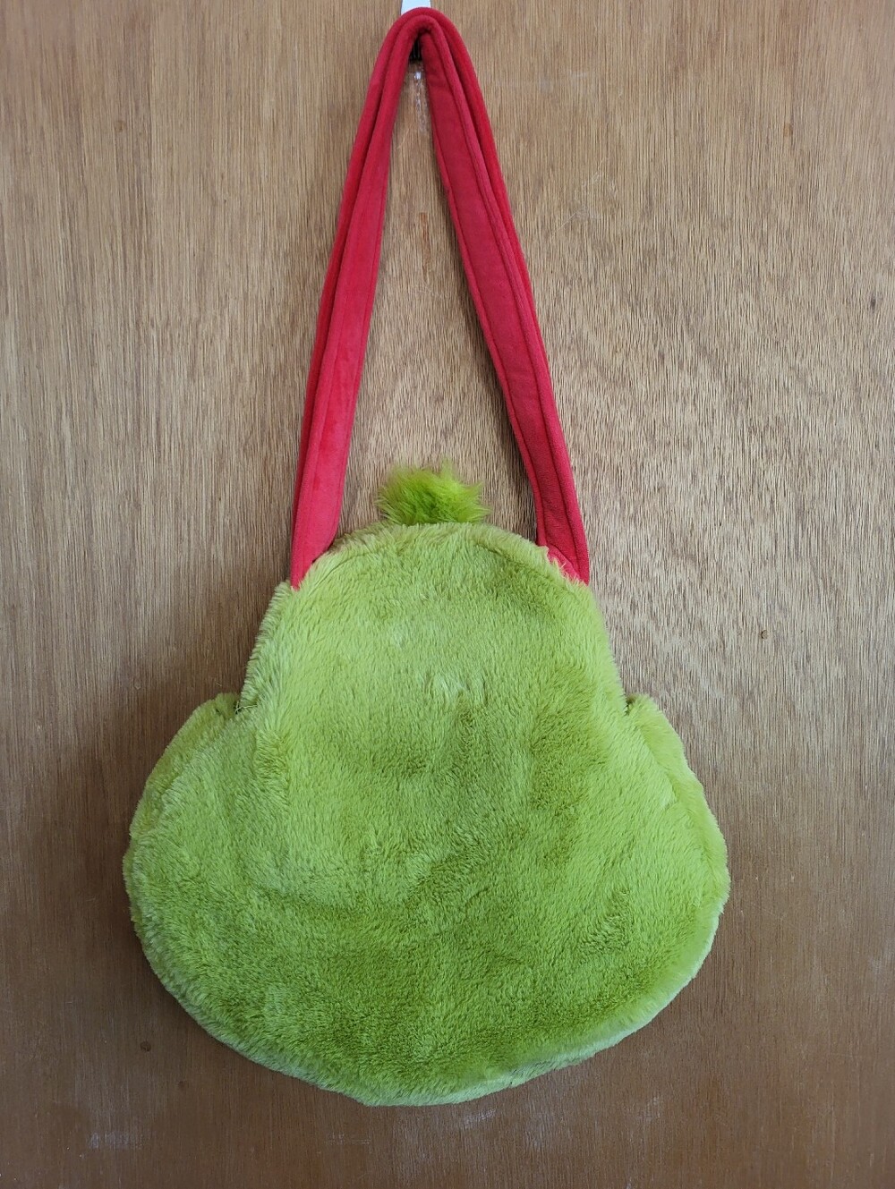Grinch Bioworld 3D Plush Large Shoulder Bag with Red Strap - Picture 5 of 16